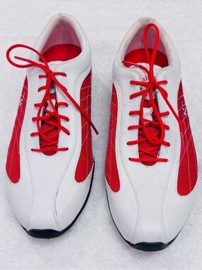 Almost Brand New women’s golf shoes by Callaway - women’s size 9 - box 17